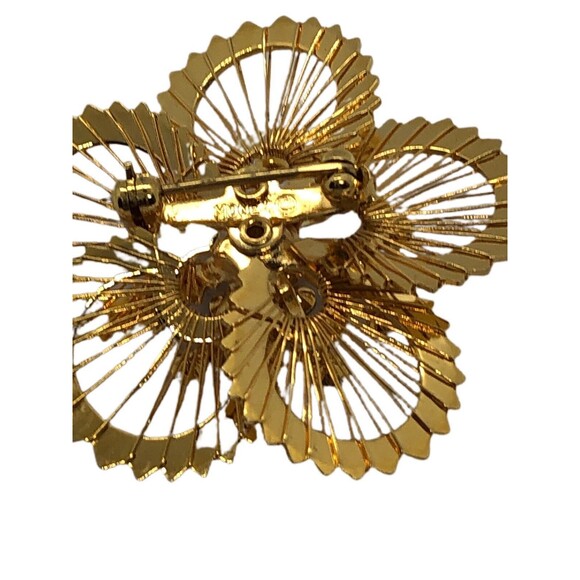 Monet Brooch Goldtone Flower W/ Rhinestones Vintage 1.5 Inch Pin Back Signed - Picture 4 of 5